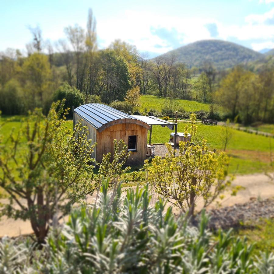 Encausse-les-Thermes Les Milles Bottes Et Ses Roulottesヴィラ エクステリア 写真