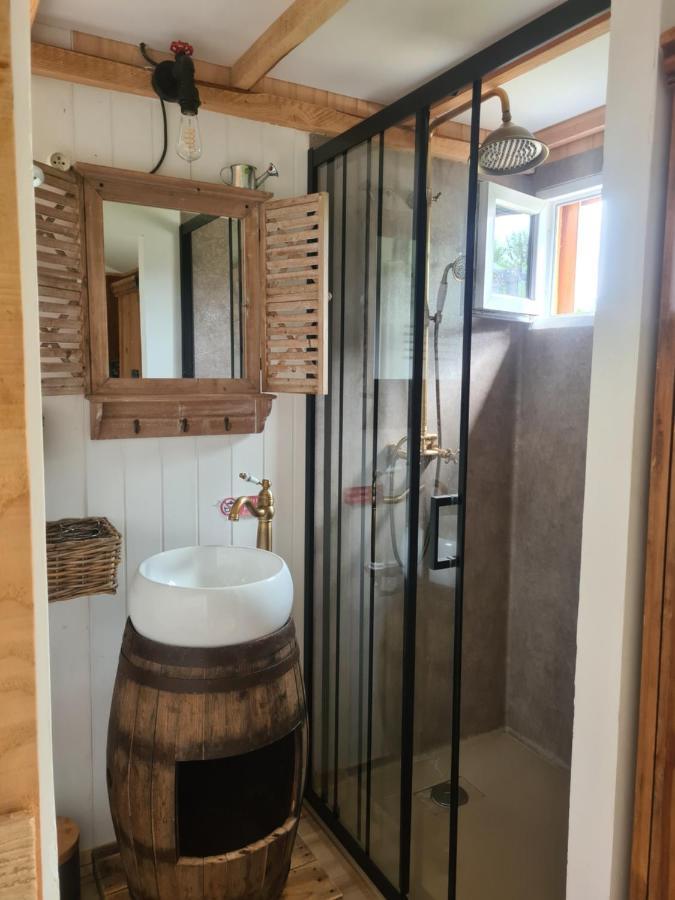 Encausse-les-Thermes Les Milles Bottes Et Ses Roulottesヴィラ エクステリア 写真