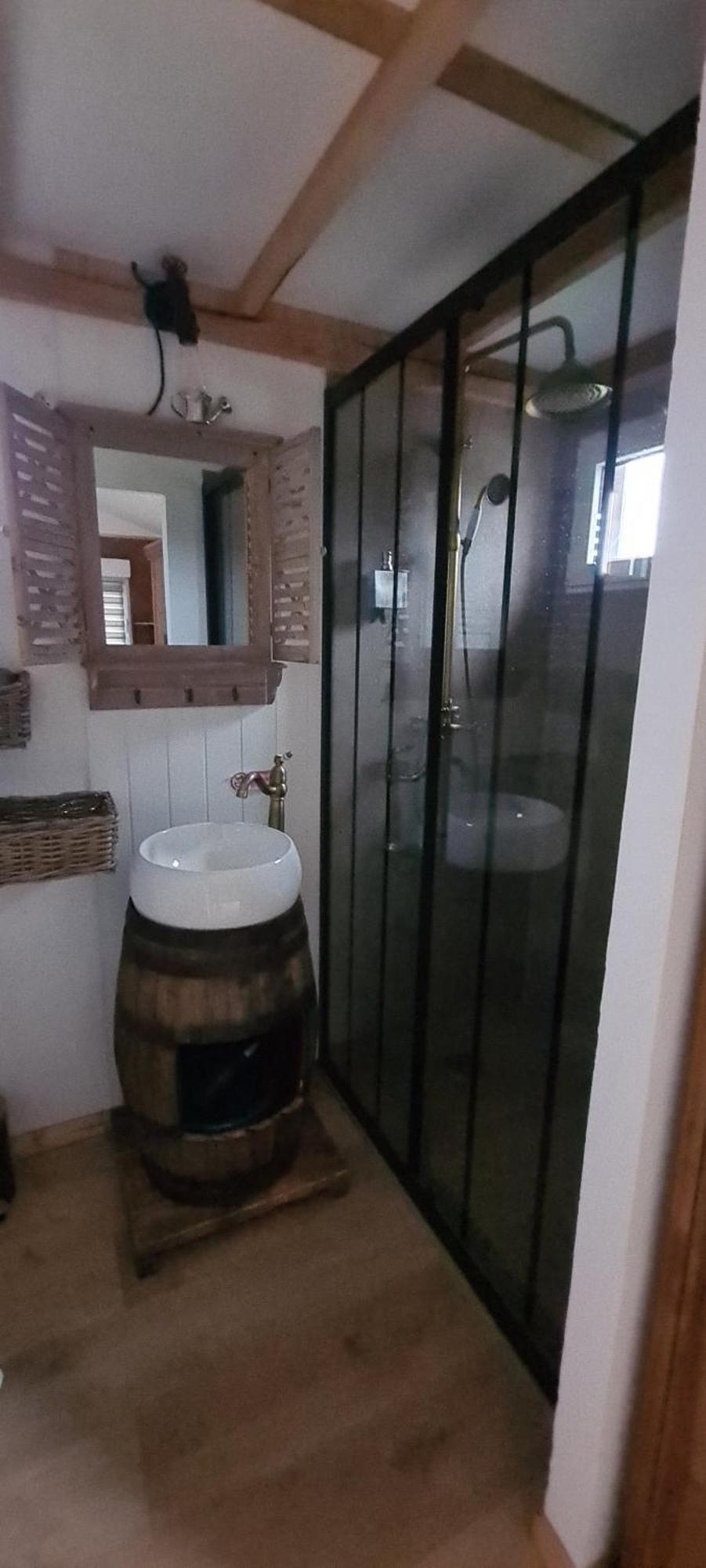 Encausse-les-Thermes Les Milles Bottes Et Ses Roulottesヴィラ エクステリア 写真