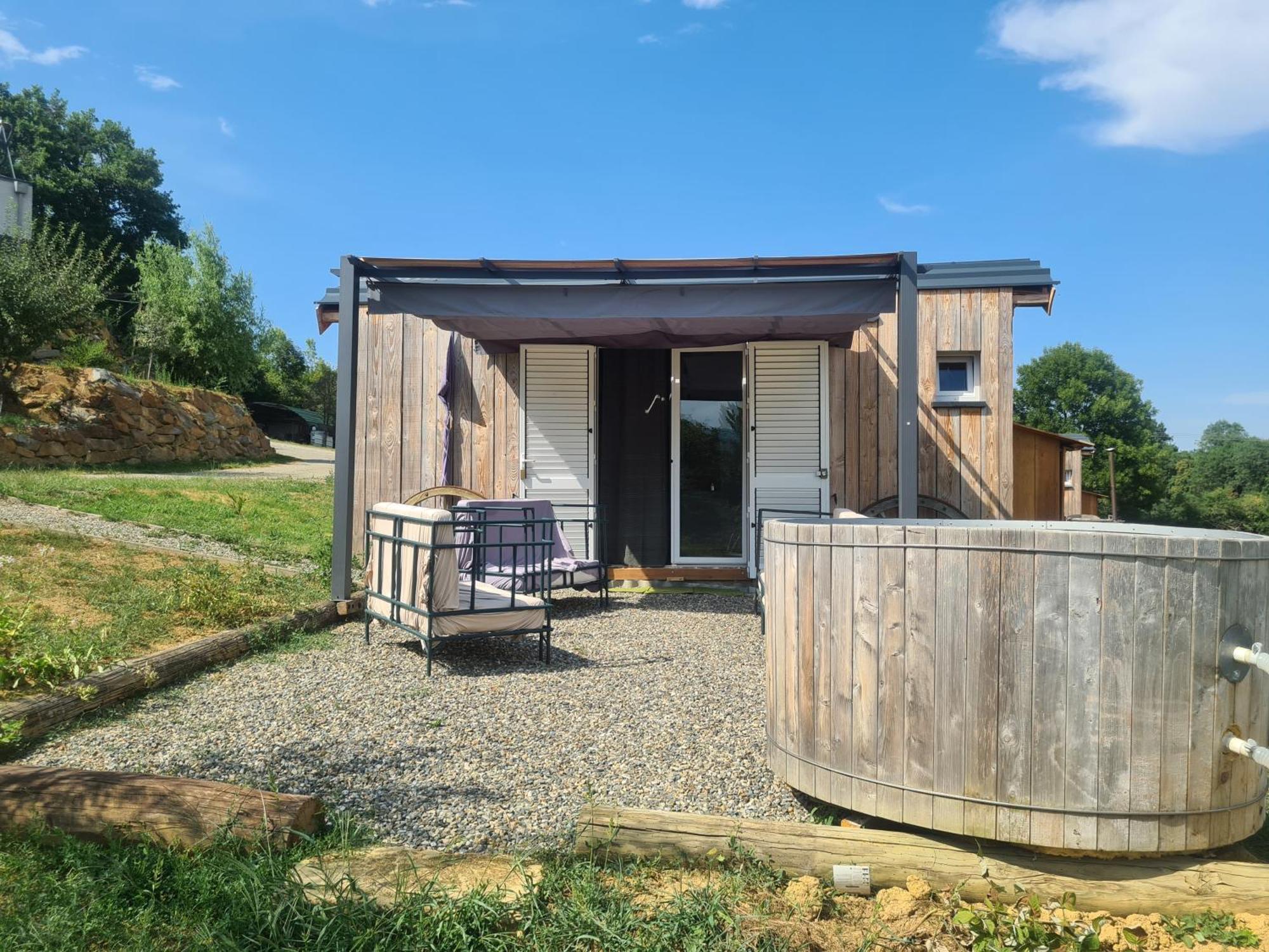 Encausse-les-Thermes Les Milles Bottes Et Ses Roulottesヴィラ エクステリア 写真