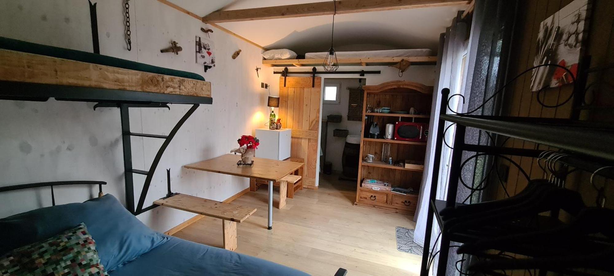 Encausse-les-Thermes Les Milles Bottes Et Ses Roulottesヴィラ エクステリア 写真